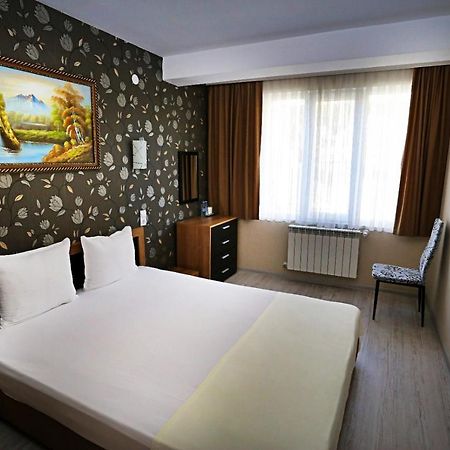 Apart Hotel Central Momtsjilgrad Buitenkant foto