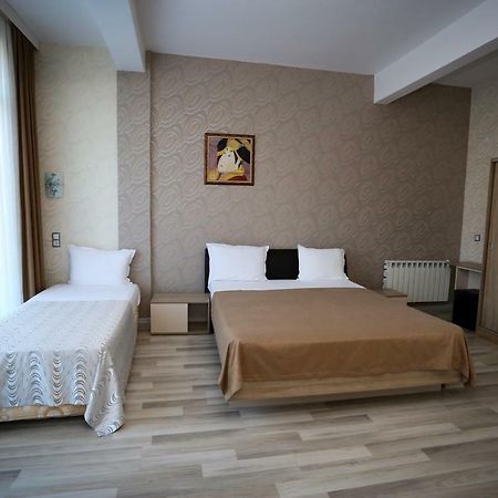 Apart Hotel Central Momtsjilgrad Buitenkant foto