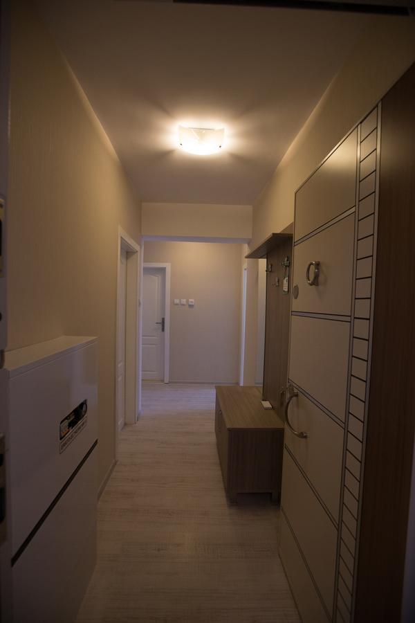 Apart Hotel Central Momtsjilgrad Buitenkant foto