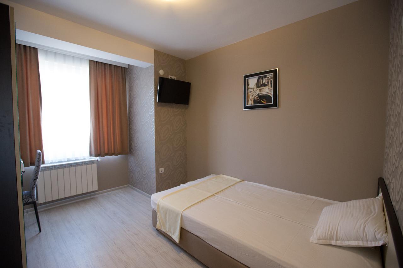 Apart Hotel Central Momtsjilgrad Buitenkant foto