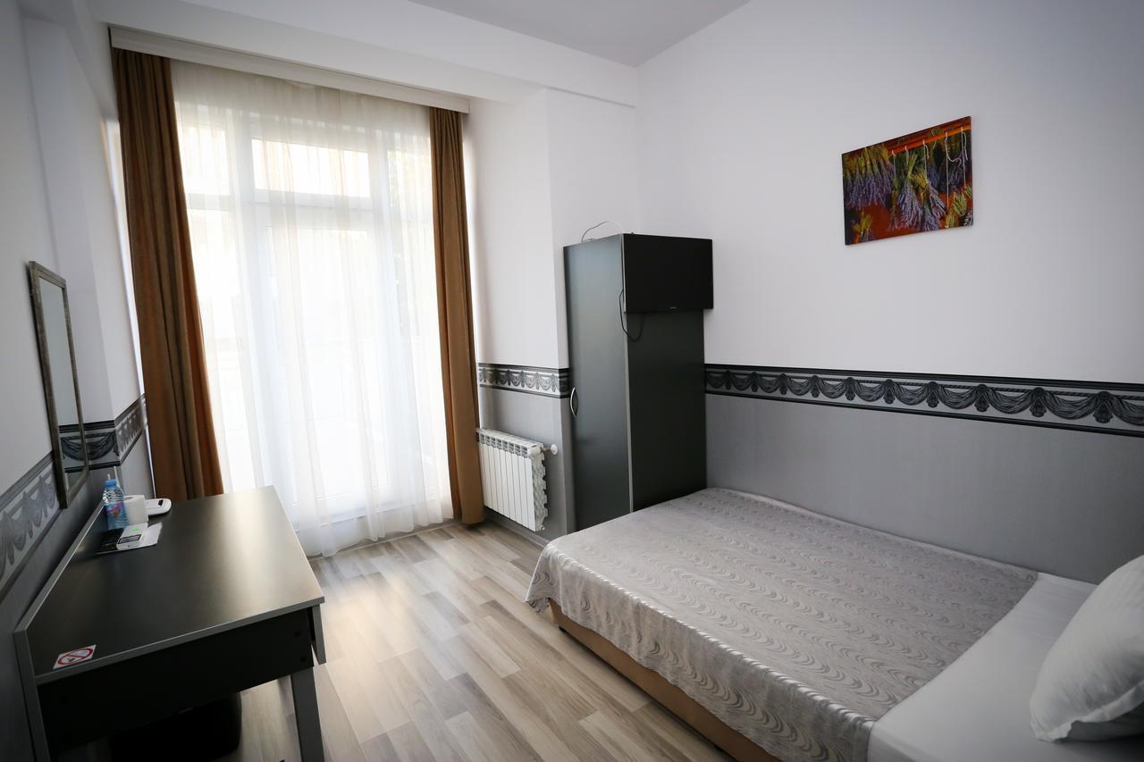 Apart Hotel Central Momtsjilgrad Buitenkant foto