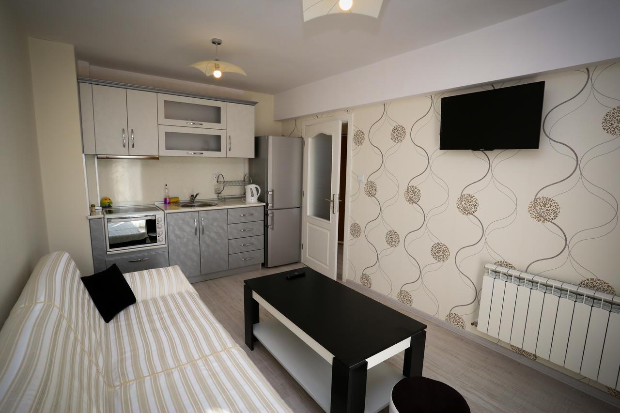 Apart Hotel Central Momtsjilgrad Buitenkant foto