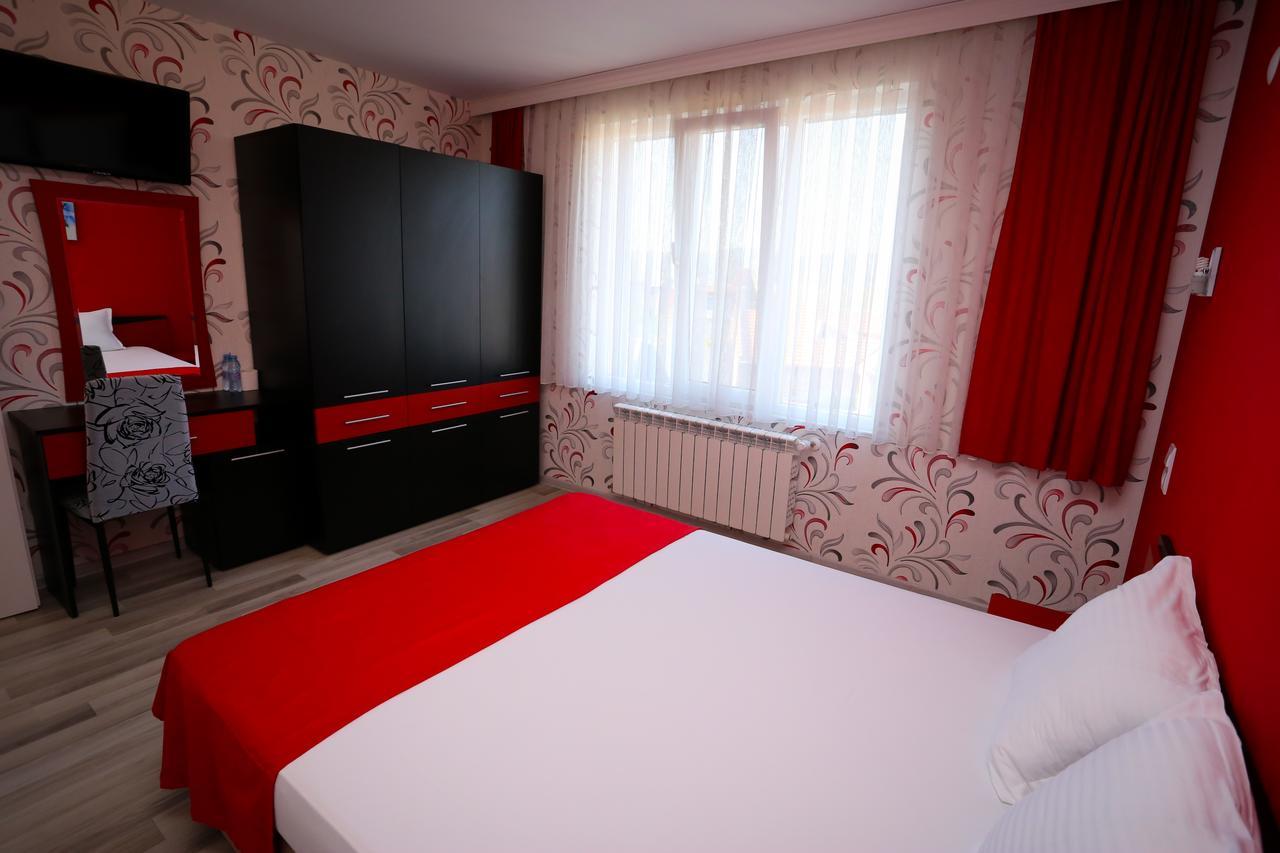Apart Hotel Central Momtsjilgrad Buitenkant foto