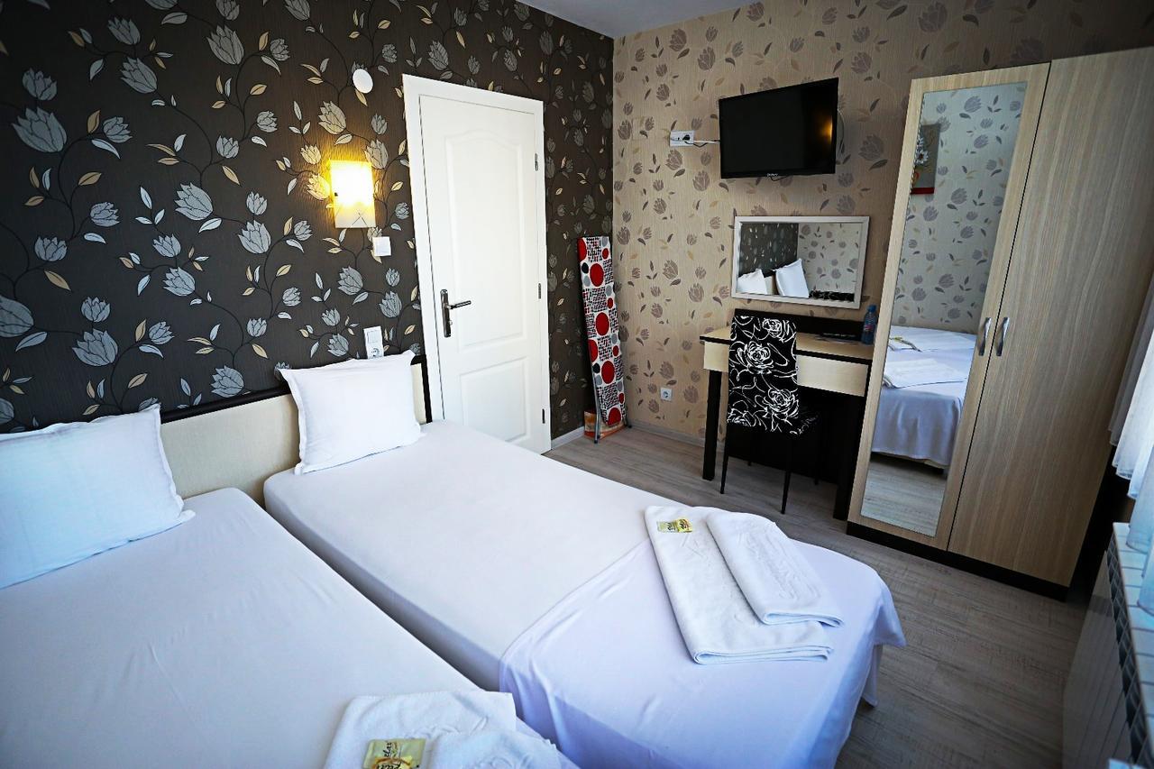 Apart Hotel Central Momtsjilgrad Buitenkant foto