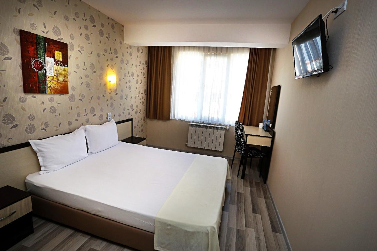 Apart Hotel Central Momtsjilgrad Buitenkant foto