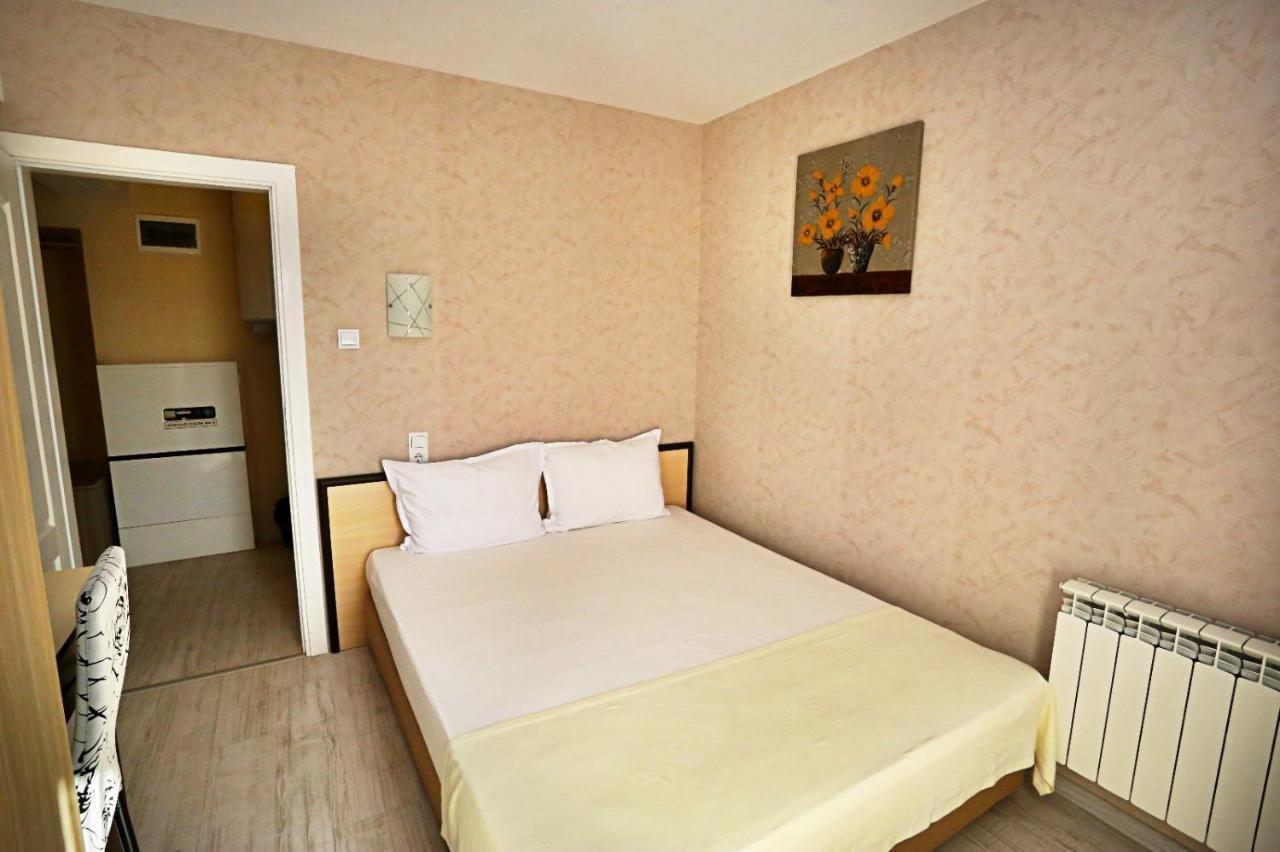 Apart Hotel Central Momtsjilgrad Buitenkant foto